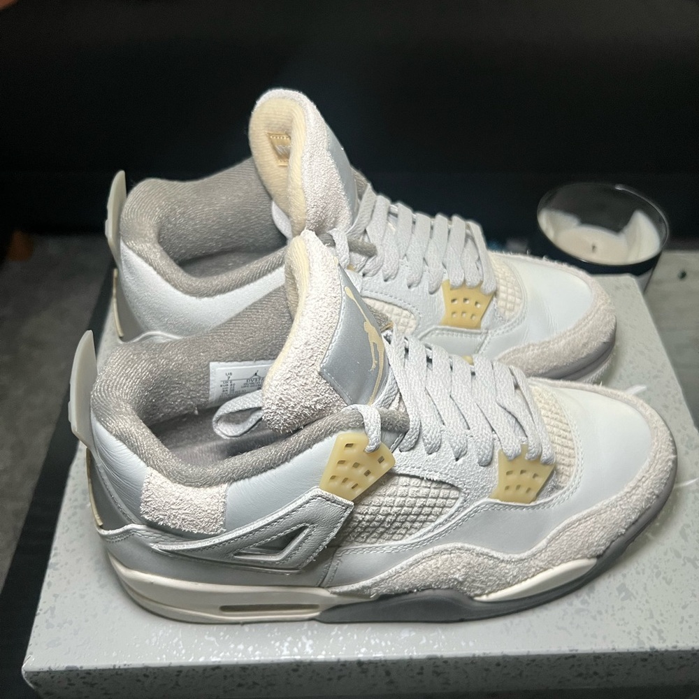 Pre-loved Air Jordan 4 Retro SE Craft 'Photon Dust'